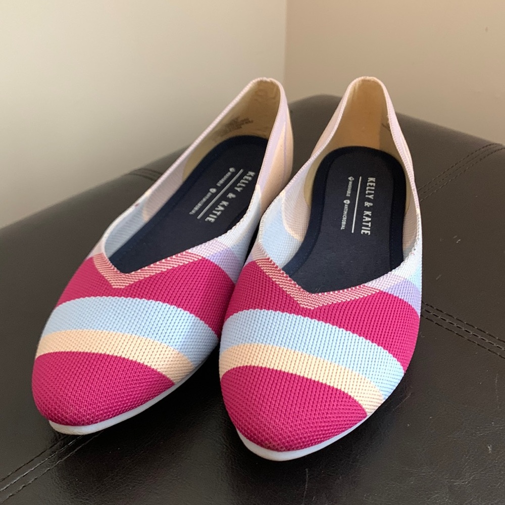 Flats with machine washable insole